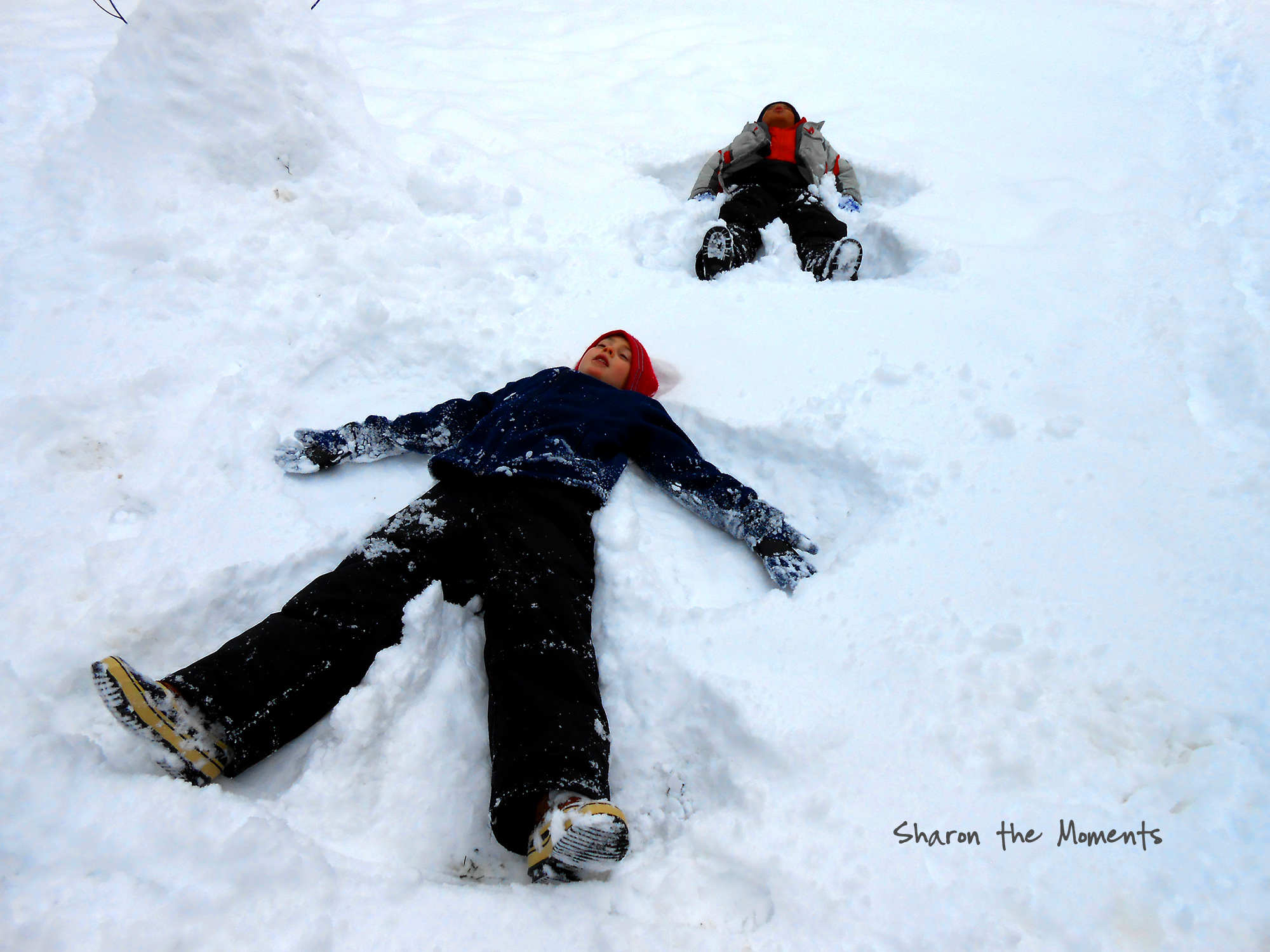 Snow Day for Making Mini Sledding Hills and Snow Angels|Sharon the Moments blog